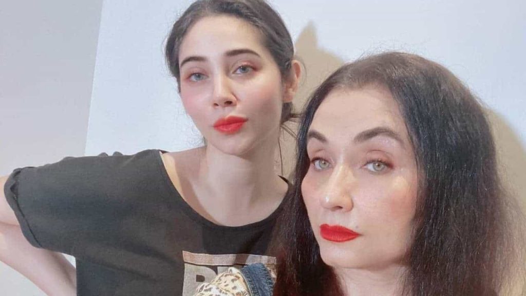 Salma Agha Daughter Who Look Like Sisters Are Actually Mom And Daughter