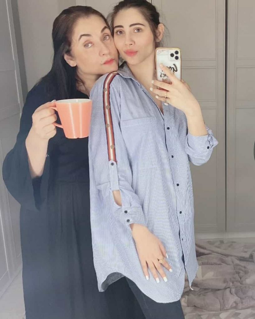 Salma Agha Daughter Who Look Like Sisters Are Actually Mom And Daughter