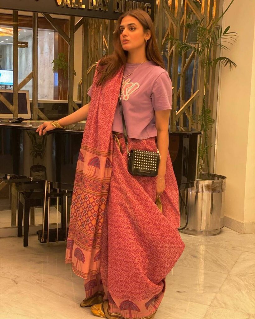 Hira Mani Went Out To Dinner Wearing  Saree With A T-shirt