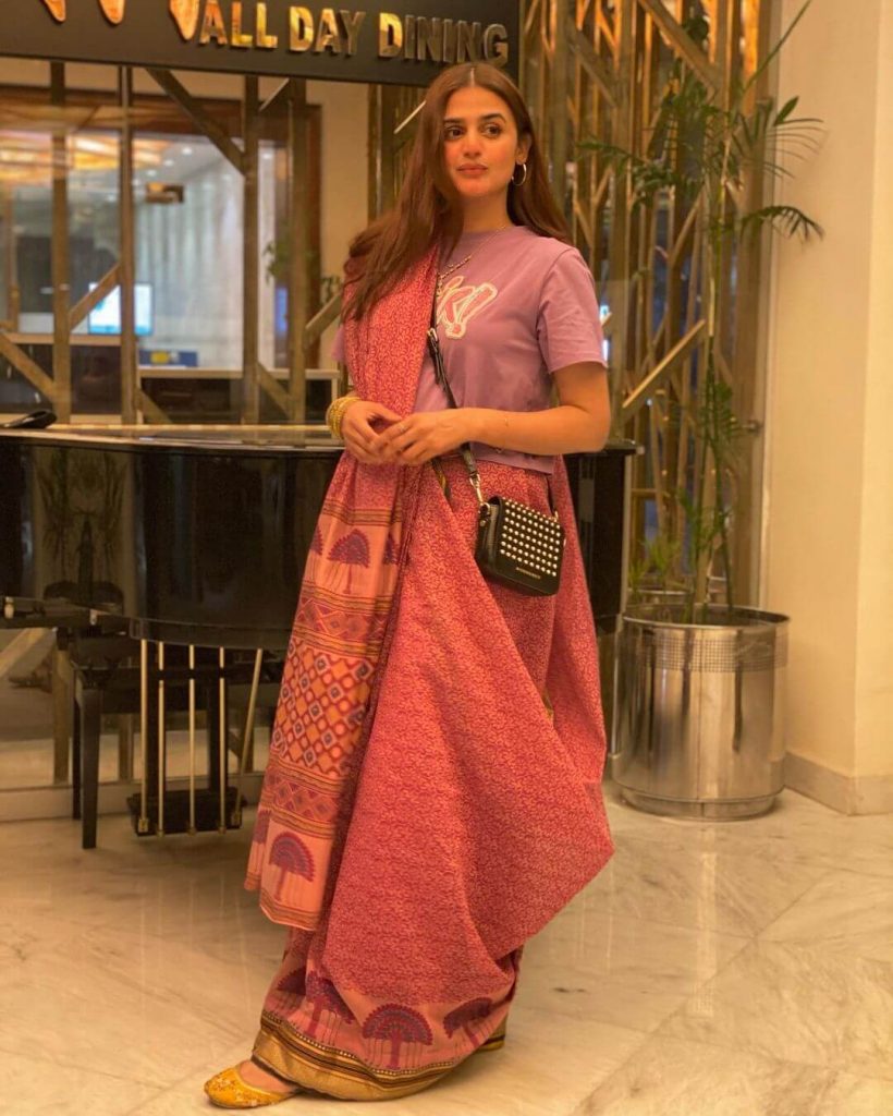 Hira Mani Went Out To Dinner Wearing  Saree With A T-shirt