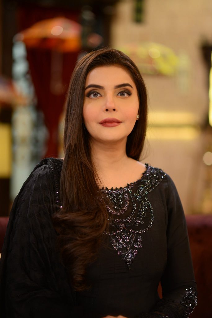 Beautiful Pictures of Nida Yasir in Red And Black Dress