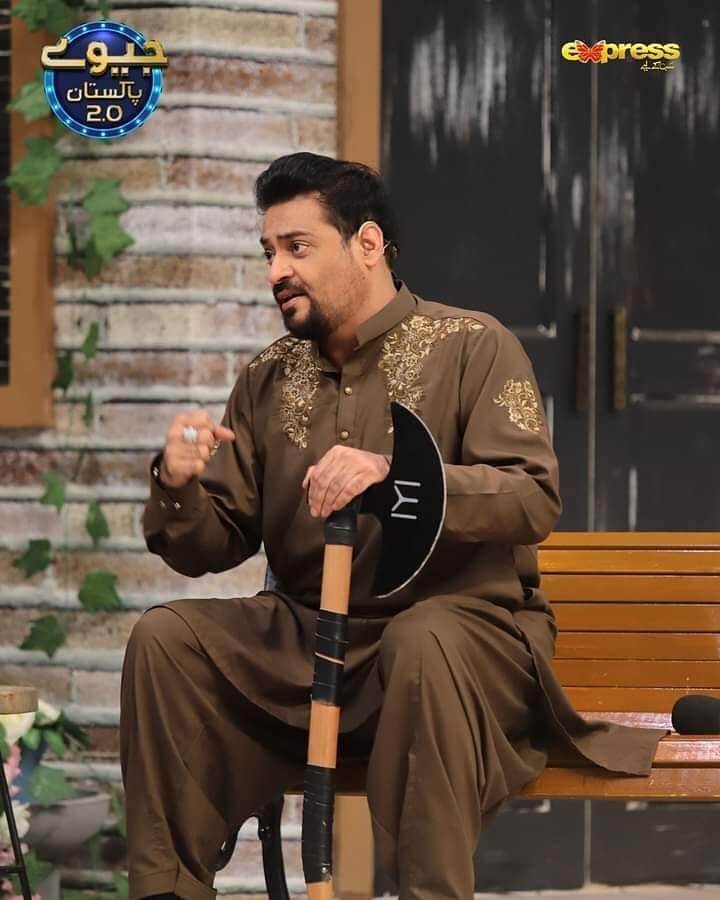 Actress Saboor Ali Humiliated Aamir Liaquat For Making Obscene Gestures