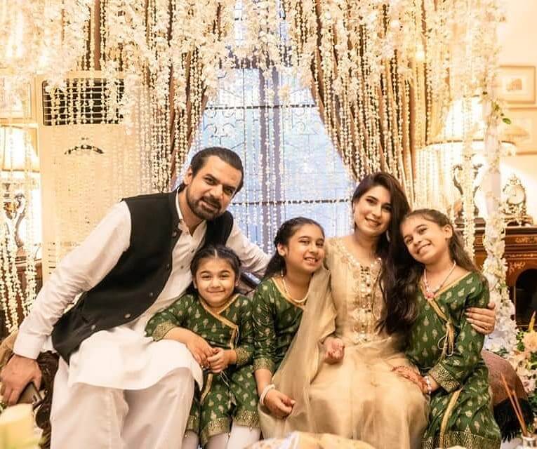 Beautiful Family Pictures of Vasay Chaudhry With His Wife And Kids