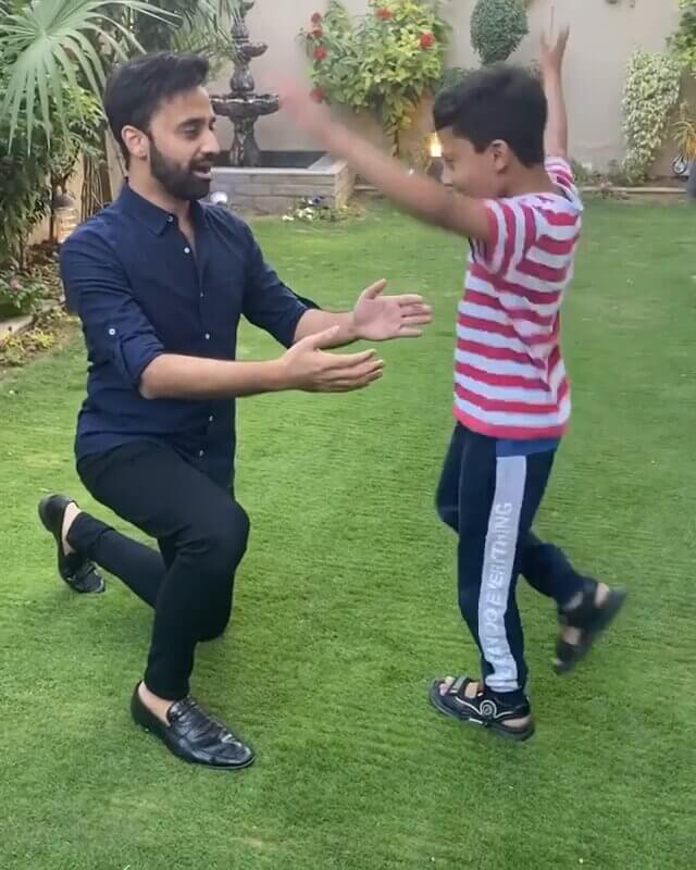 Waseem Badami's Video Goes Viral As He Leaves Home For A Month-Long Ramadan Transmission