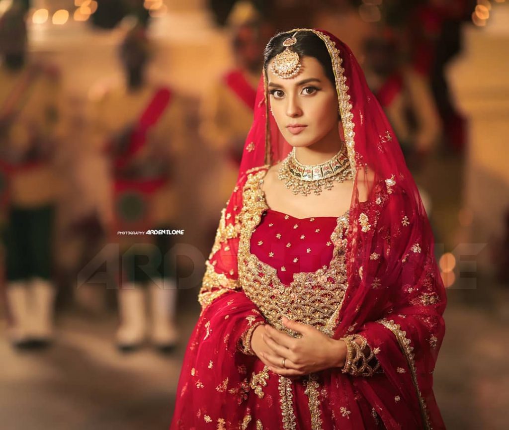 Iqra Aziz New Bridal Look In Red Collection