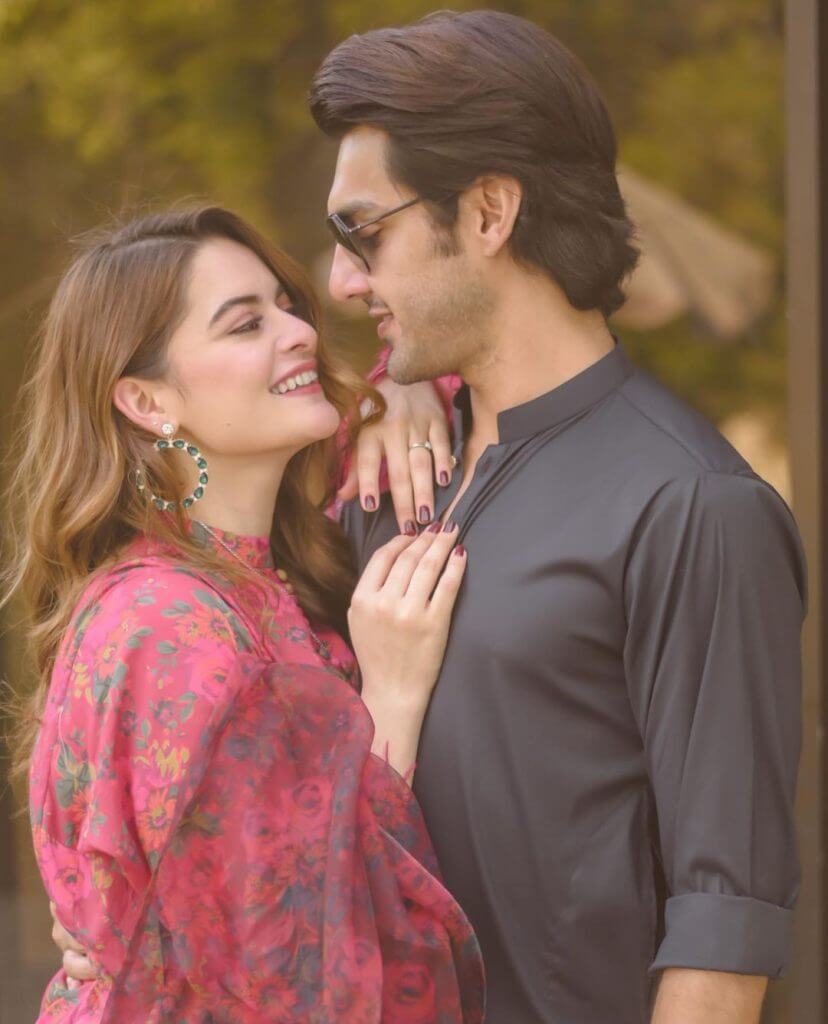 Beautiful Family Pictures of Minal Khan With Her Husband And In-Laws