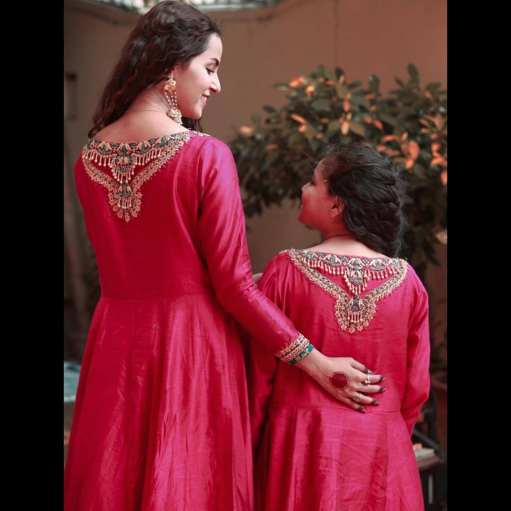 Beautiful Pictures of Nimra Khan Celebrating Eid With her Younger Sister Wearing The Same Dress