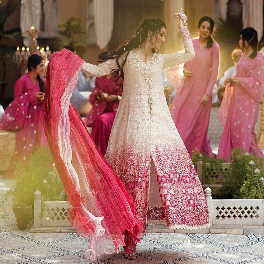 Actress Ayeza Khan Latest Photoshoot For Mushq Clothing Brand