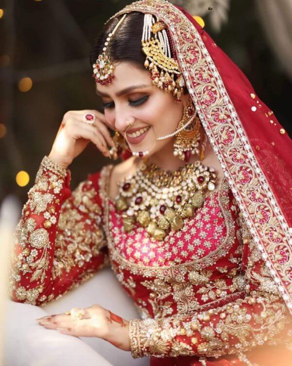 Ayeza Khan New Bridal Look In Red Collection