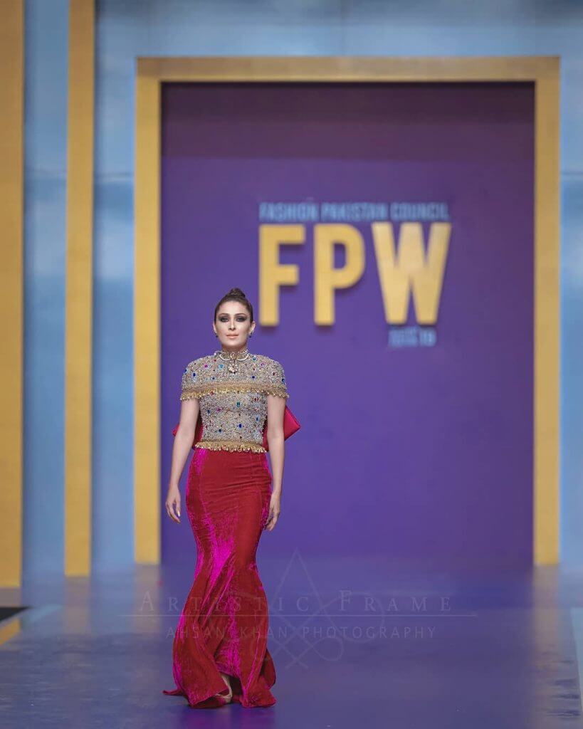 Ayeza Khan Walk On Ramp At Fashion Pakistan Week