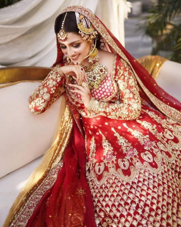Ayeza Khan New Bridal Look In Red Collection