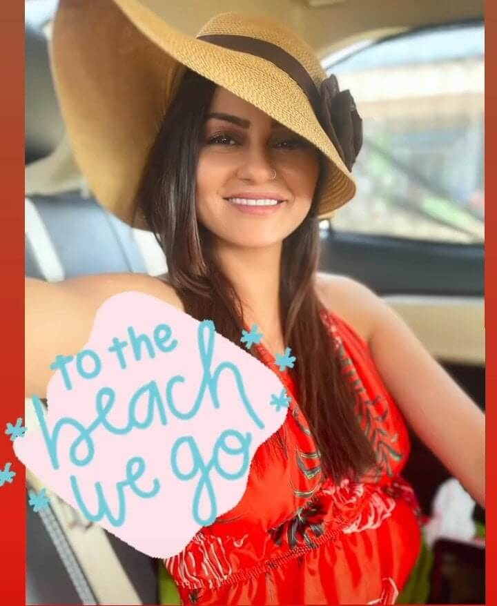 Javeria Abbasi Enjoying Holidays At Beach With Friends