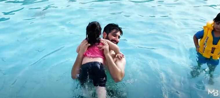 In Pics: Aiman Khan And Muneeb Butt Enjoy A Pool Party With Their Daughter