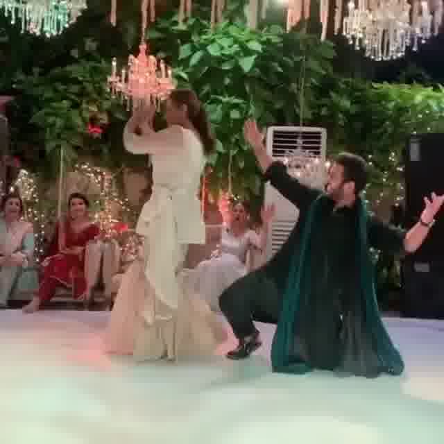 Dance Video of Beautiful Bushra Ansari At Her Friend’s Wedding