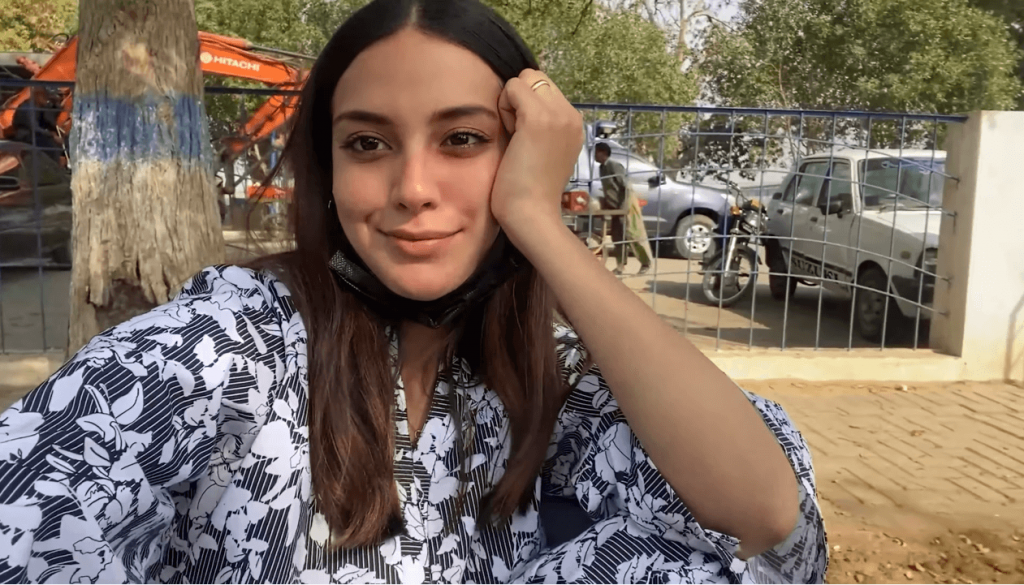 Actress Iqra Aziz Reached Jamshoro With Her Husband To Eat Fried Fish