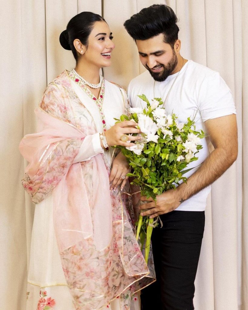 IN PICS: Sarah Khan And Falak Shabir Greet Their Fans On Eid
