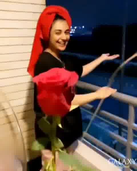 Falak Shabir surprised wife with red rose