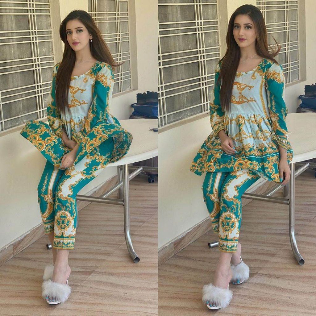 Ditto! Pakistani celebs caught wearing the same outfits