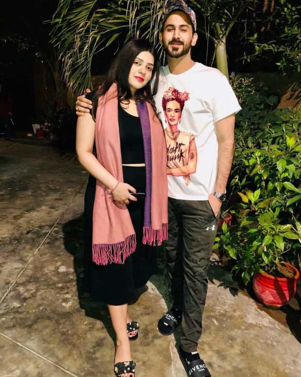 Latest Pictures of Shan Baig With His Wife