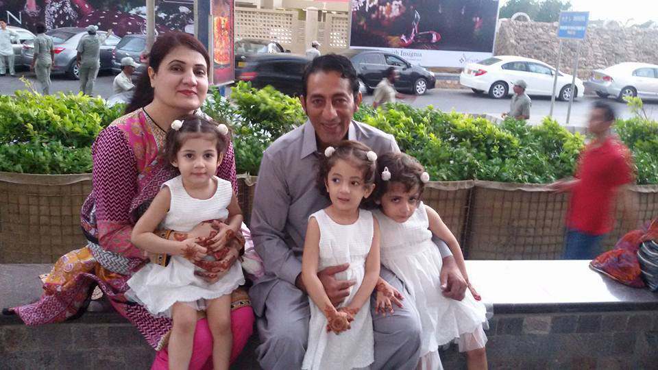 Adnan Shah Tipu With His Beautiful Wife And Daughters