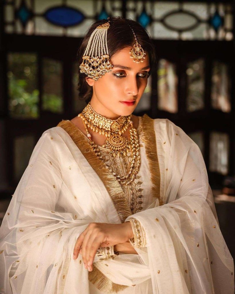 Beautiful Pictures of Ayeza Khan Wearing White Gharara