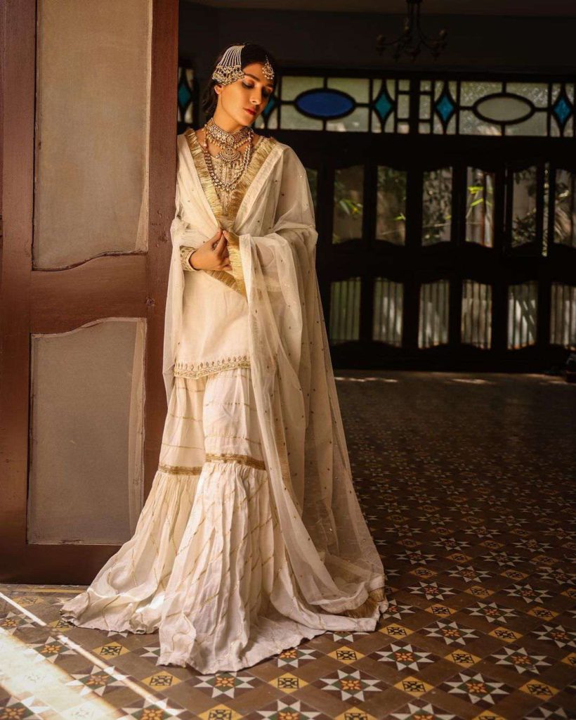 Beautiful Pictures of Ayeza Khan Wearing White Gharara
