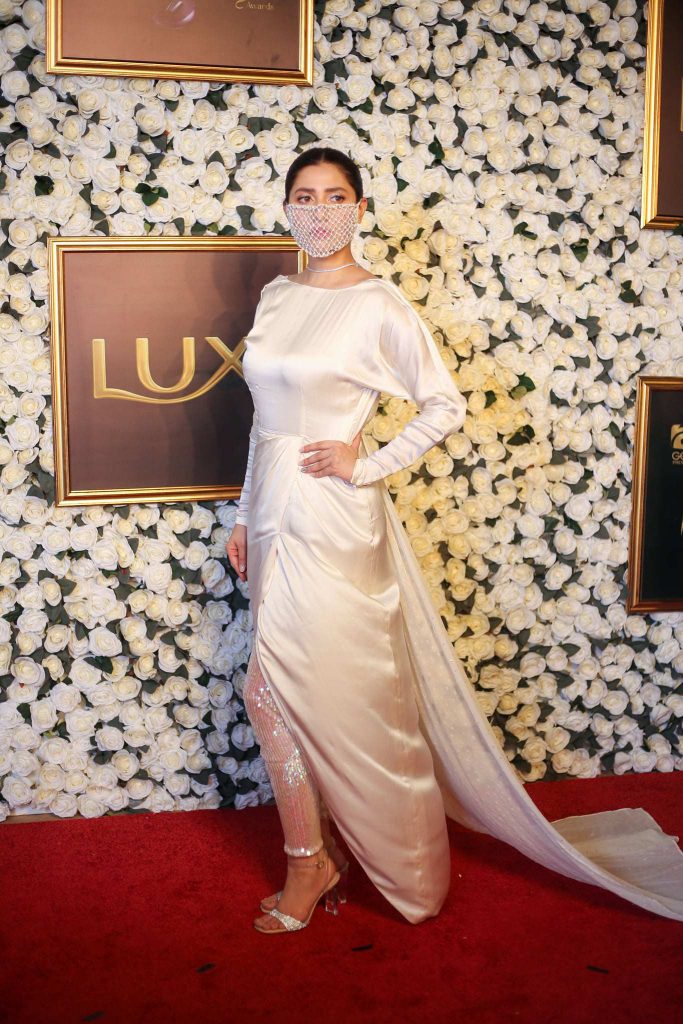 Images: Mahira Khan dazzle at Lux Style Awards 2021