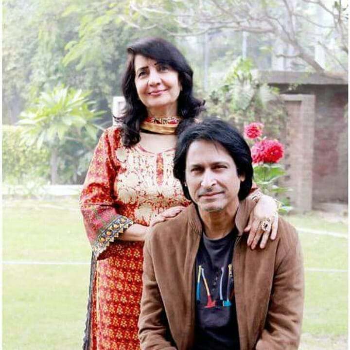 Ramiz Raja With His Wife And Kids – Latest Pictures
