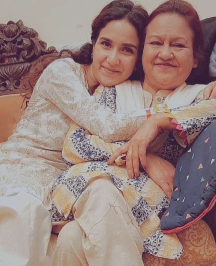 Mother of Pakistani stars Javeria Abbasi and Anoushay passes away