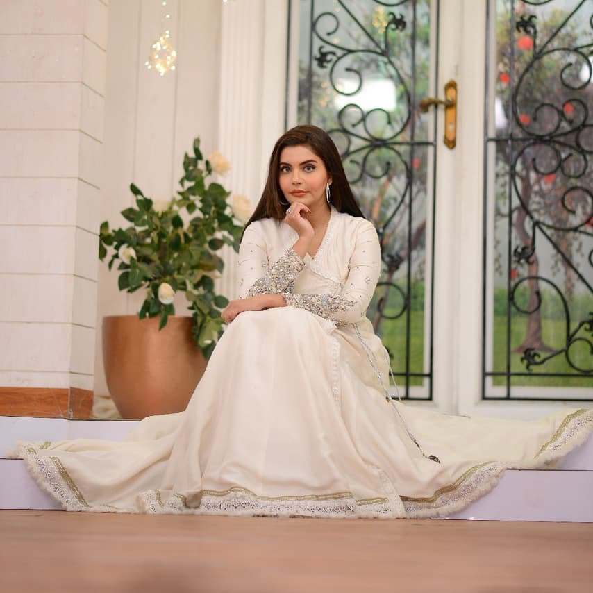 Public Seems Uninspired With Nida Yasir's Recent Look From Good Morning Pakistan