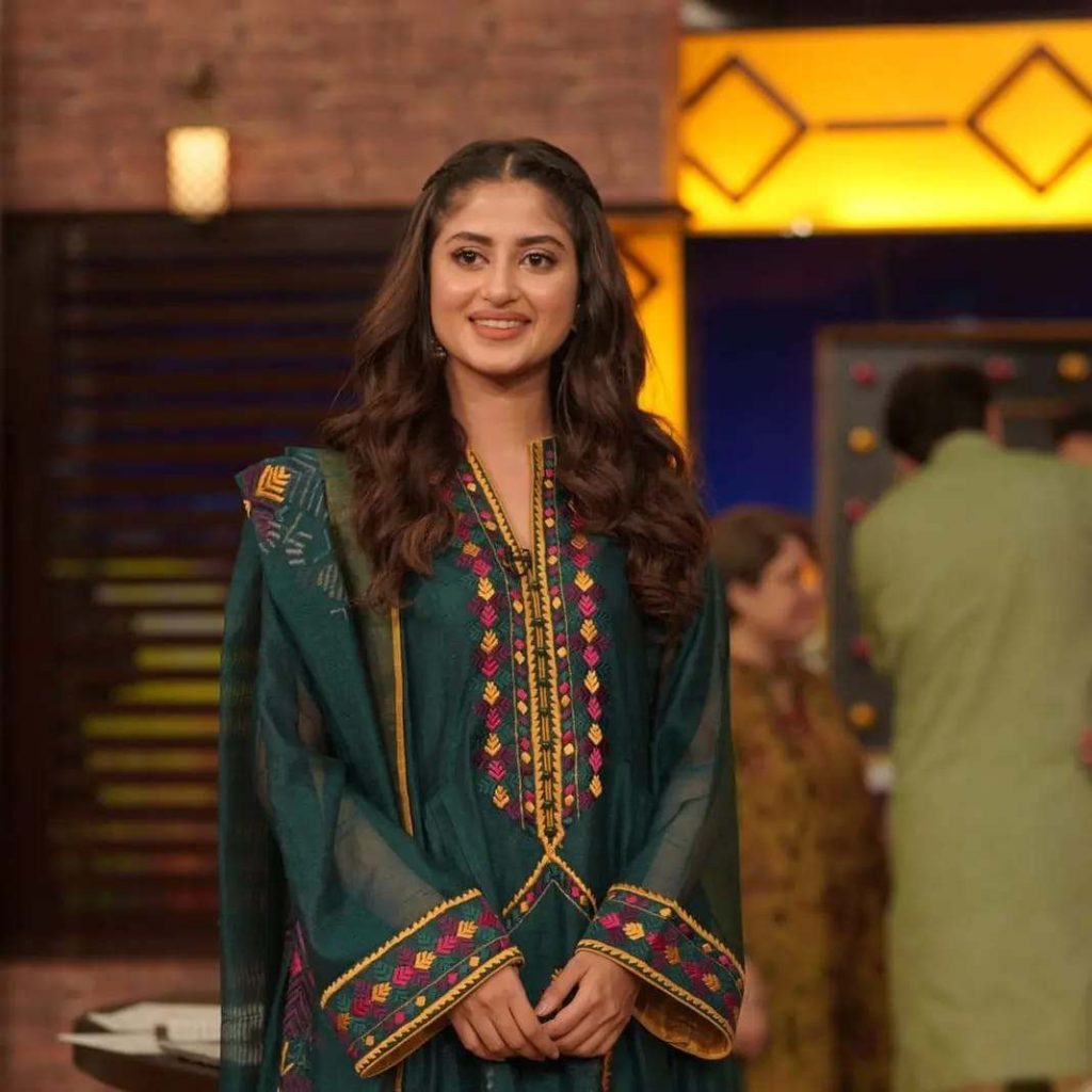 Sajal Aly’s spotted at Mazaaq Raat wearing traditional attire left her fans in awe