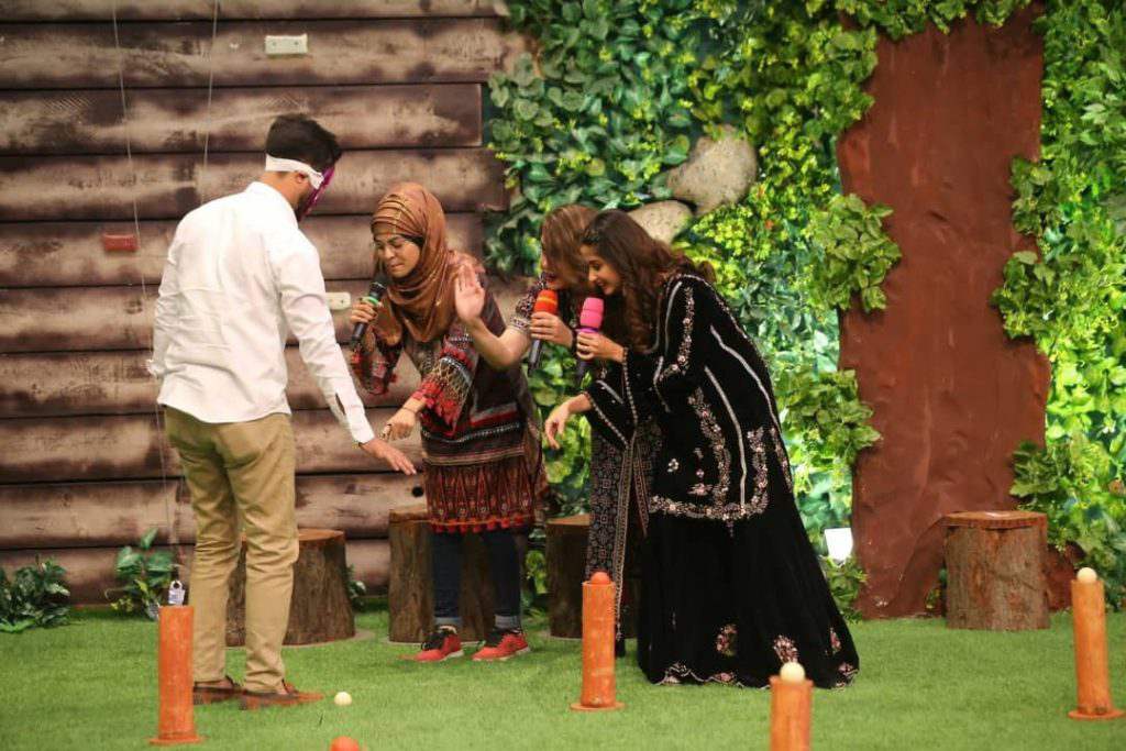 Sajal Aly and Bilal Abbas Khan spotted together for the first time in 'Jeeto Pakistan' show