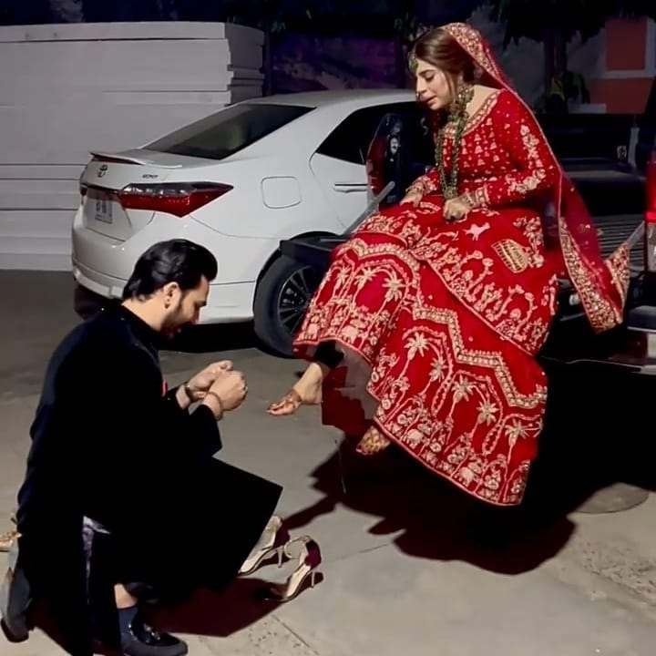 MJ Ahsan make wear a 'gold anklet' on his wife Madiha Khan's feet, These beautiful moments won everyone's heart