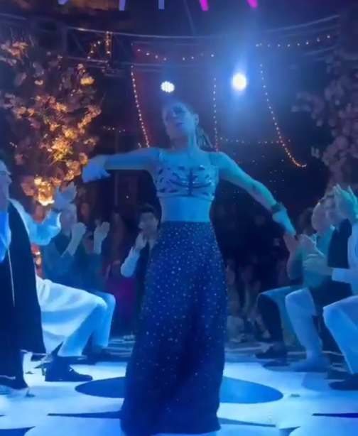 Ayesha Omar's dance moves on Munni Badnaam song goes viral