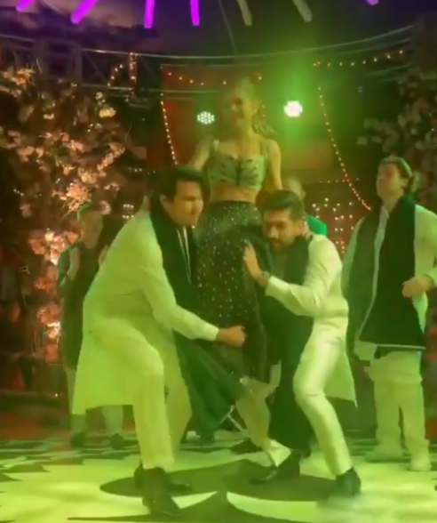 Ayesha Omar's dance moves on Munni Badnaam song goes viral