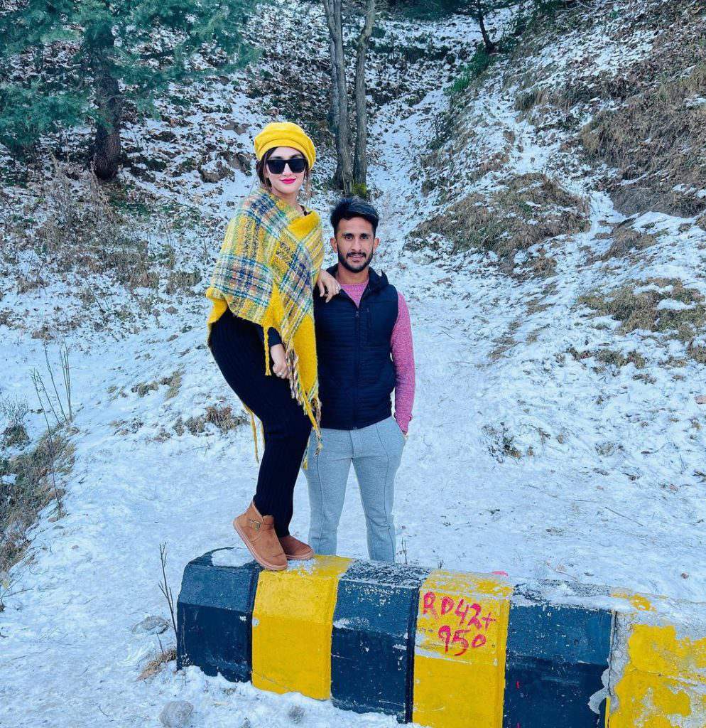Hasan Ali, Samiya Arzoo enjoy snowfall in loved-up photos