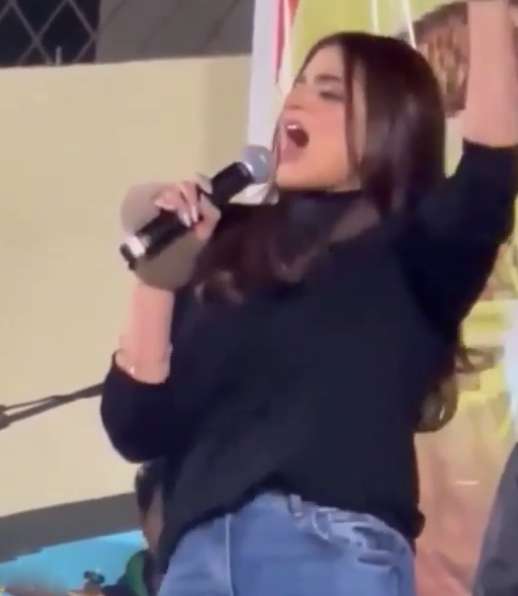 Watch Video: Hira Mani Shows Her Ace Singing Skills At A Concert In Faisalabad