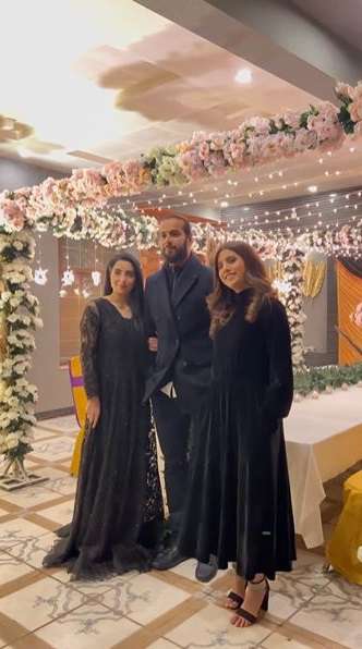 Inside pics from Imad Wasim’s birthday celebrations with Sannia Ashfaq and a cake. Check them out