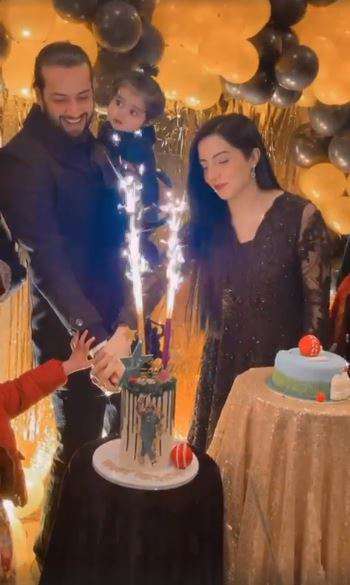 Inside pics from Imad Wasim’s birthday celebrations with Sannia Ashfaq and a cake. Check them out