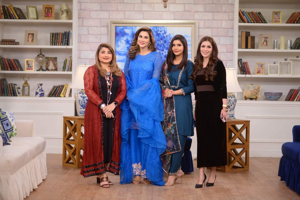 Saba Faisal daughter Sadia Faisal’s mesmerizing look in brown velvet dress, fans love it