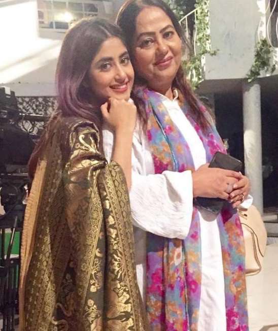 Sajal Aly first time shares photos with her mother