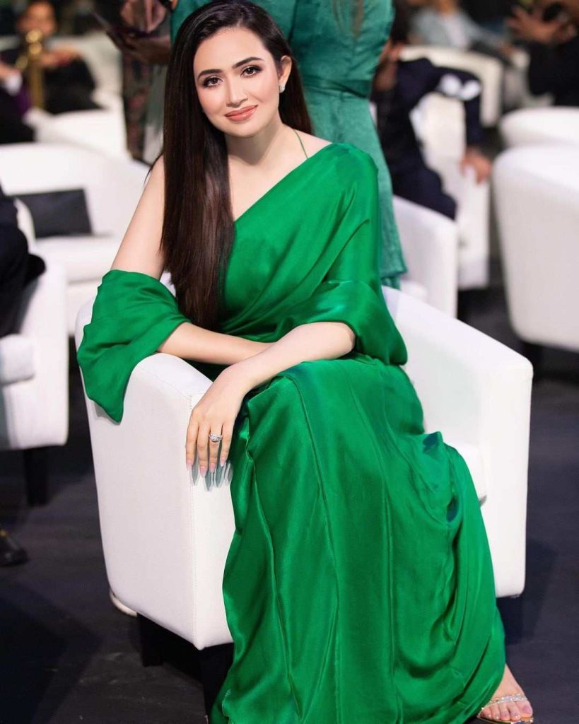 Sana Javed Looking Extremely Ravishing In Exquisite Black Dress By Sania Maskatiya 