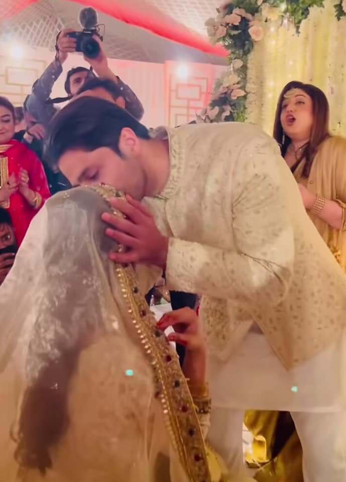Hiba Bukhari And Arez Ahmed’s Sweetest Moment Of 'Qubool Hai' Is Leaving Us In Awe Inspired Mood