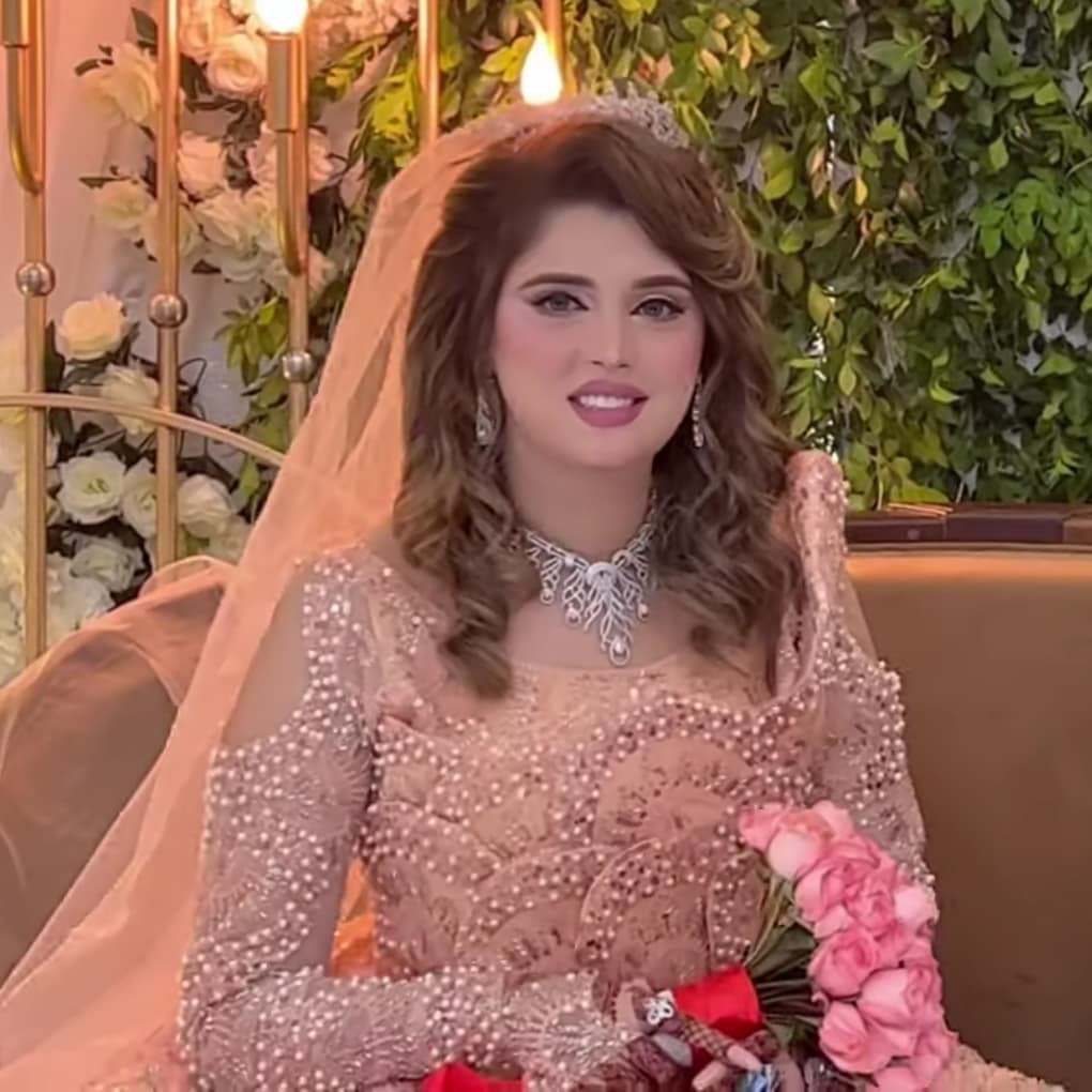 Kanwal Aftab’s Reception Look Is Definitely A La Mode; Scintillating Pictures Are Breathtaking