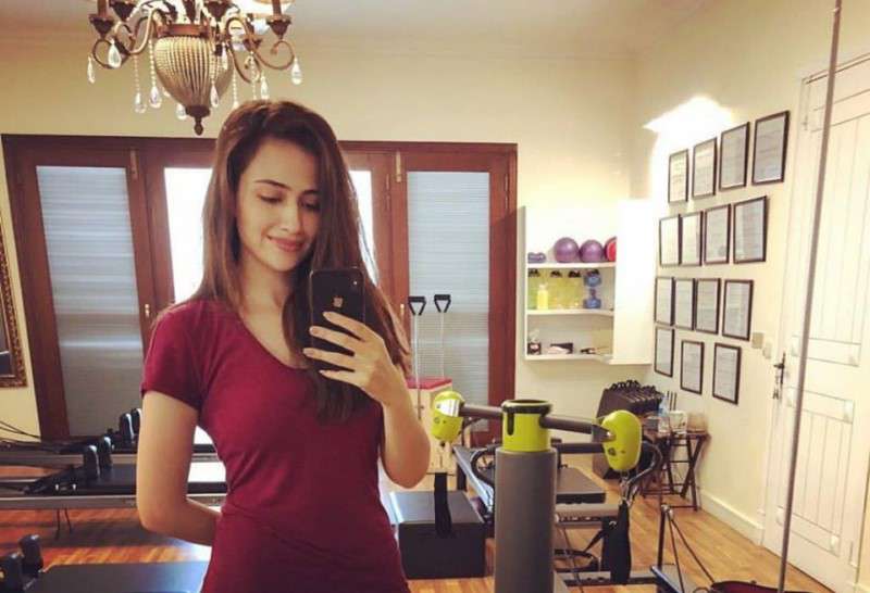Watch Video: Fitness Freak Sana Javed’s Weight Lifting Video Would Definitely Motivate You To Hit Gym