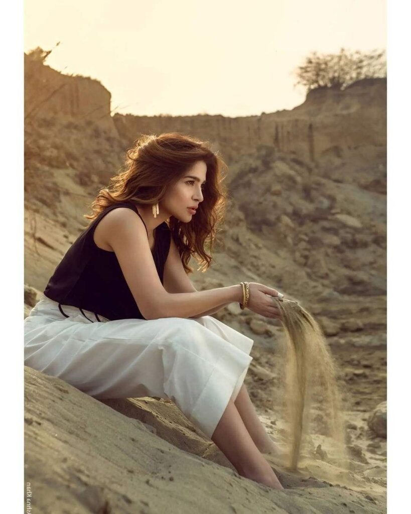 Netizens are criticizing the recent shoot of Ayesha Omar and Mikaal Zulfiqar