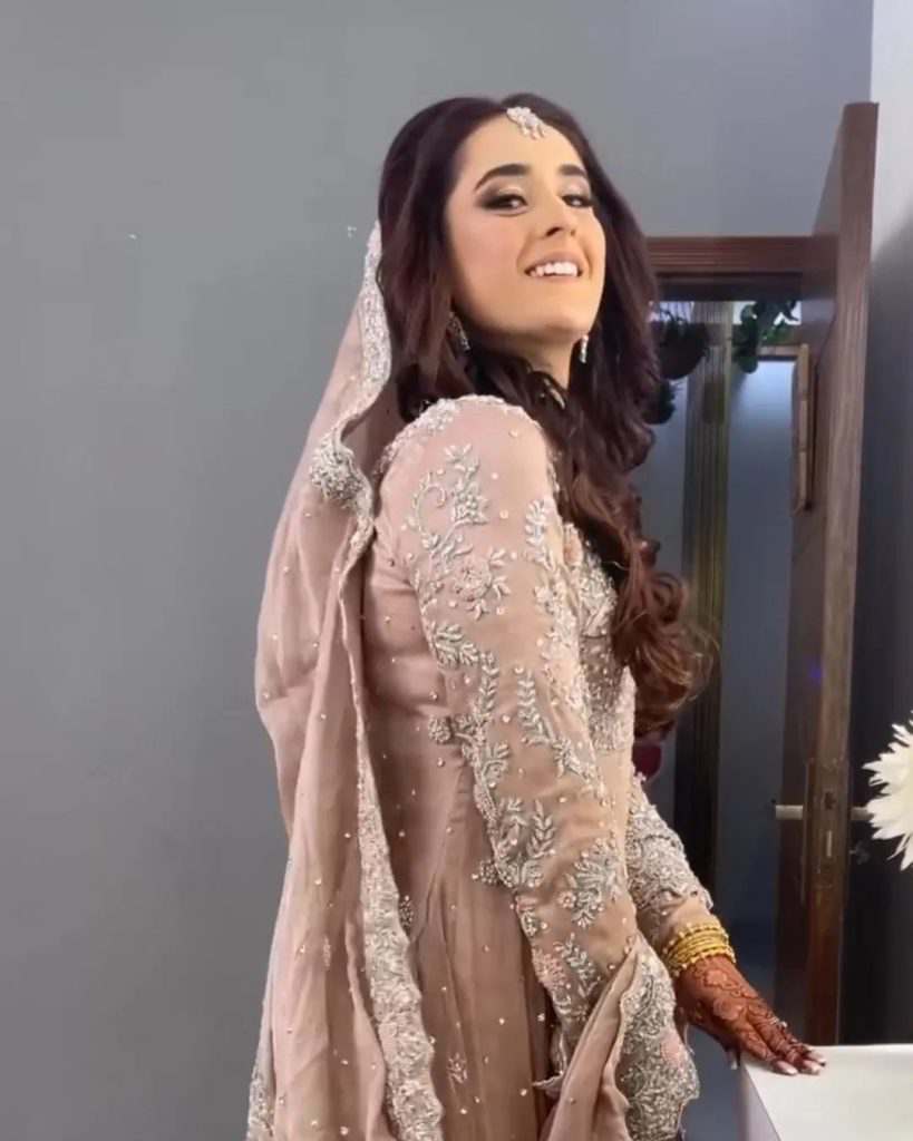 In Pictures: Gorgeous Bride Shehzeen Rahat Looks Super Adorable At Her Reception