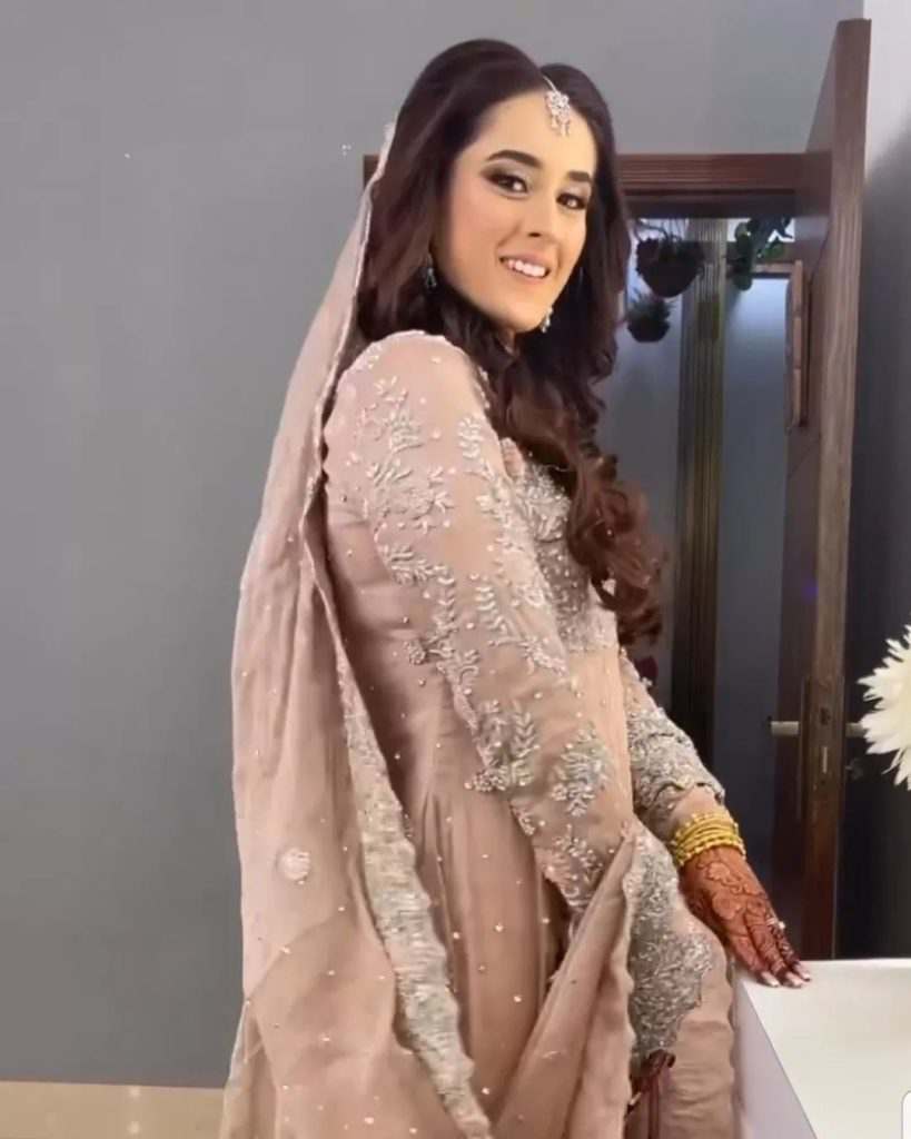In Pictures: Gorgeous Bride Shehzeen Rahat Looks Super Adorable At Her Reception
