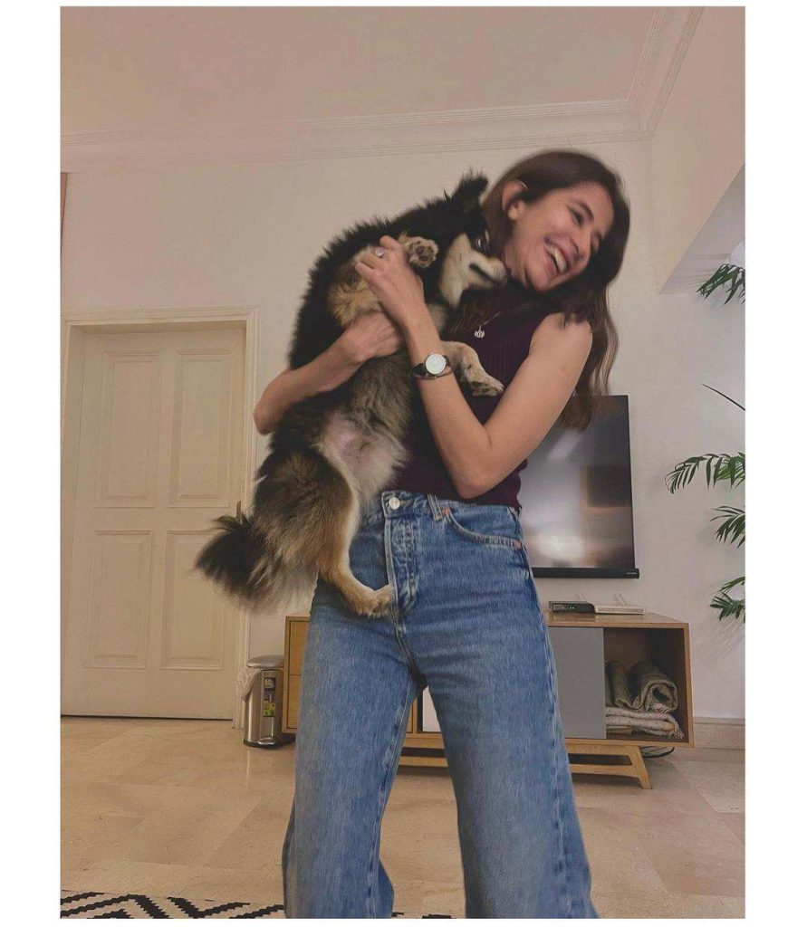 Syra Yousaf Stuns In Throwback Photo, Proves She Is The Queen Of Fashion