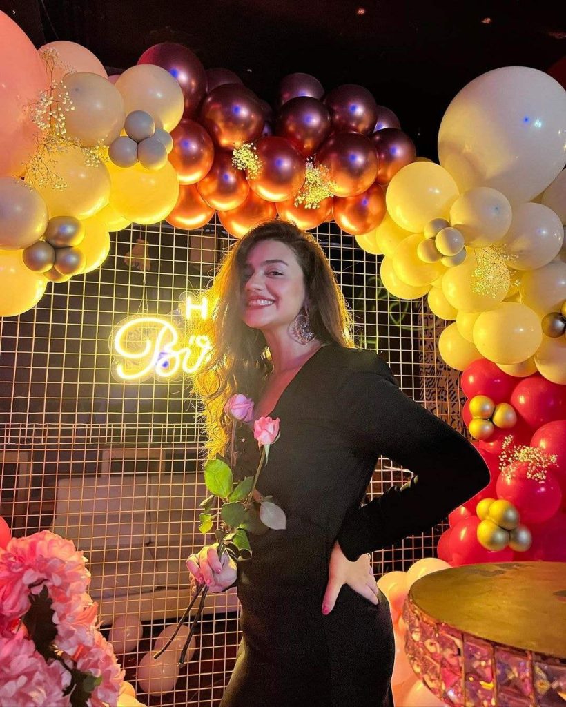 Zara Noor Abbas gives a glimpse of her 31st birthday celebration with husband Asad Siddiqui